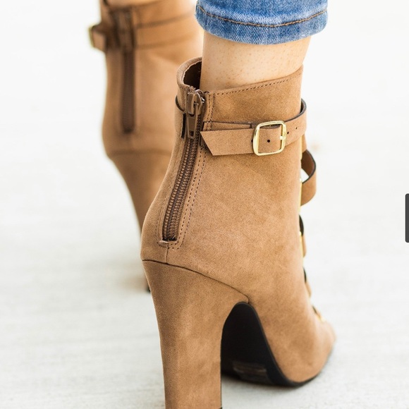 ⭐️ NEW Women’s Criss Cross Strappy Heels - Picture 3 of 3